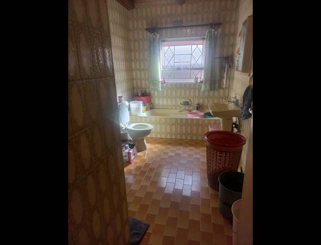 4 BEDROOM HOUSE FOR SALE IN BEZUIDENHOUT VALLEY